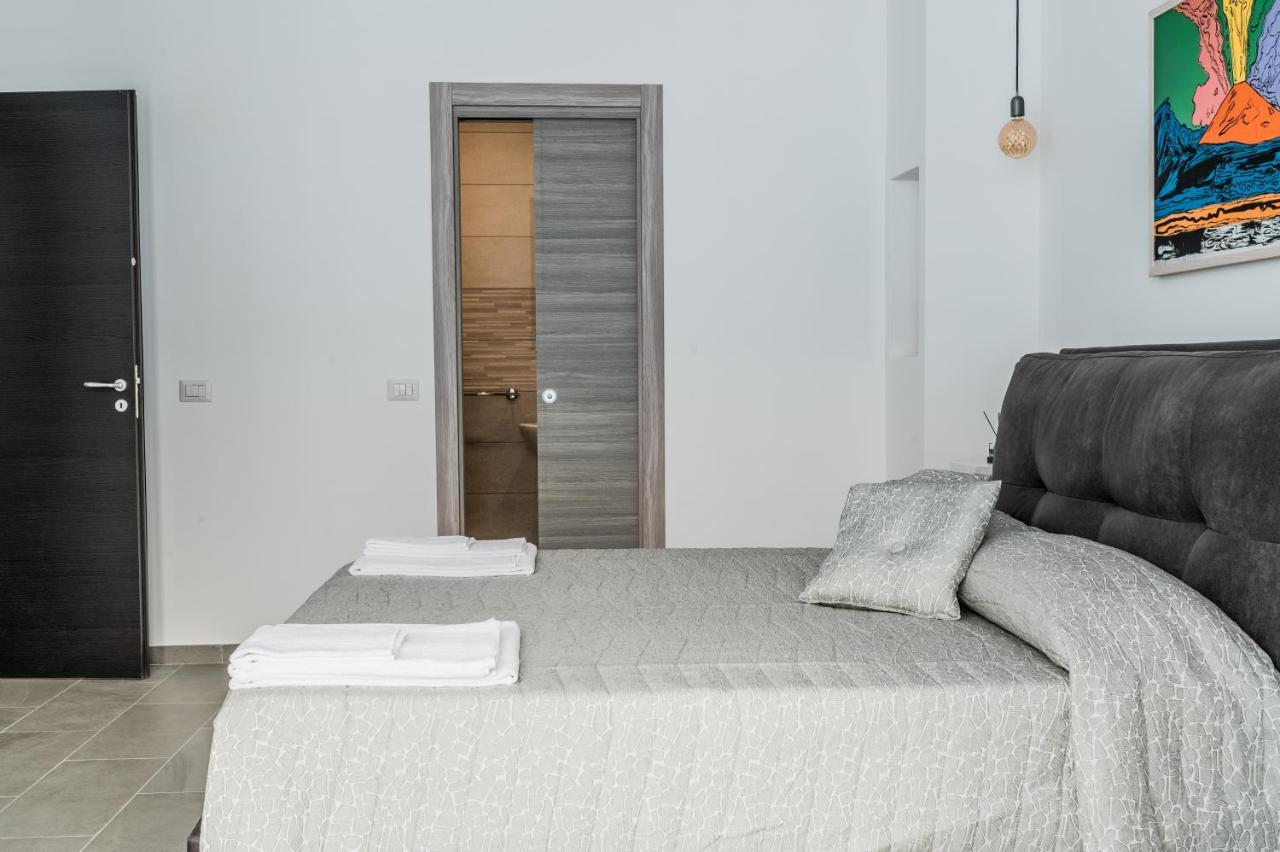 Naples & Love Rooms Napoli Esterno foto
