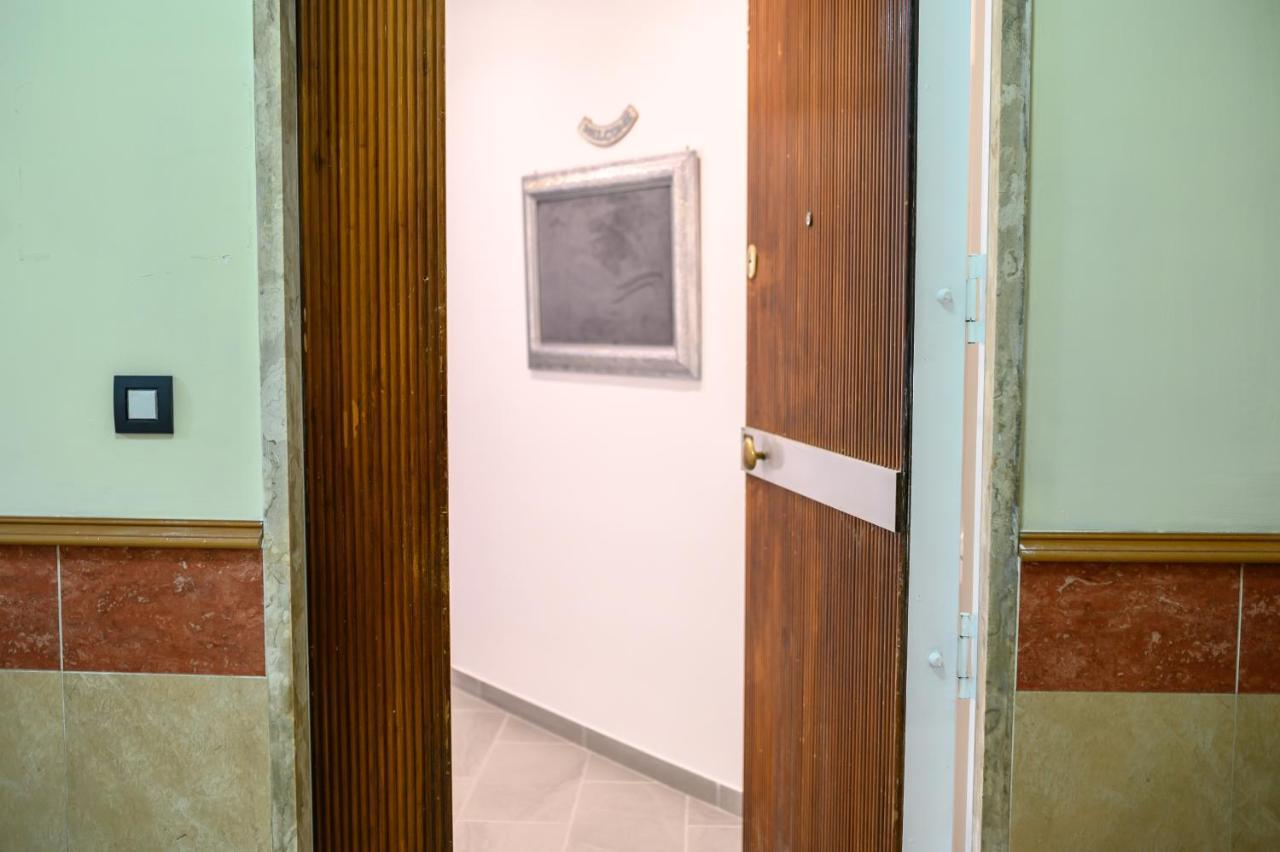 Naples & Love Rooms Napoli Esterno foto