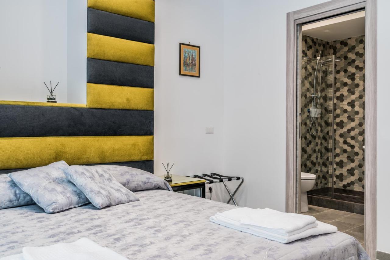 Naples & Love Rooms Napoli Esterno foto