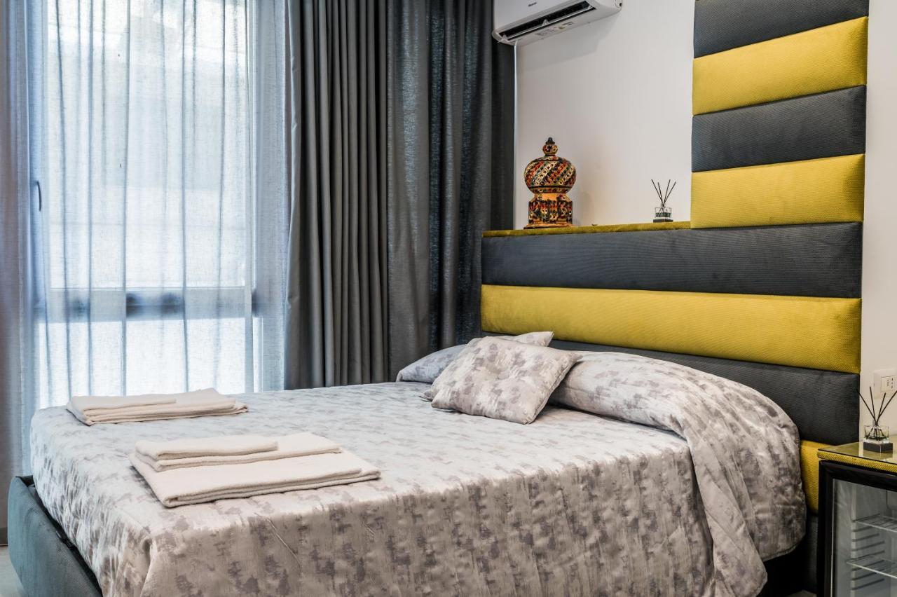 Naples & Love Rooms Napoli Esterno foto