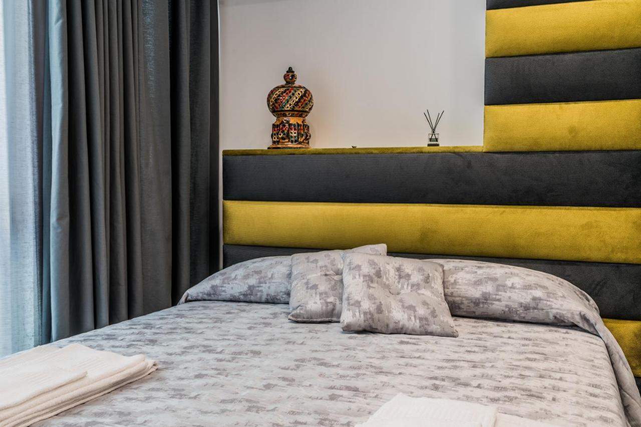 Naples & Love Rooms Napoli Esterno foto