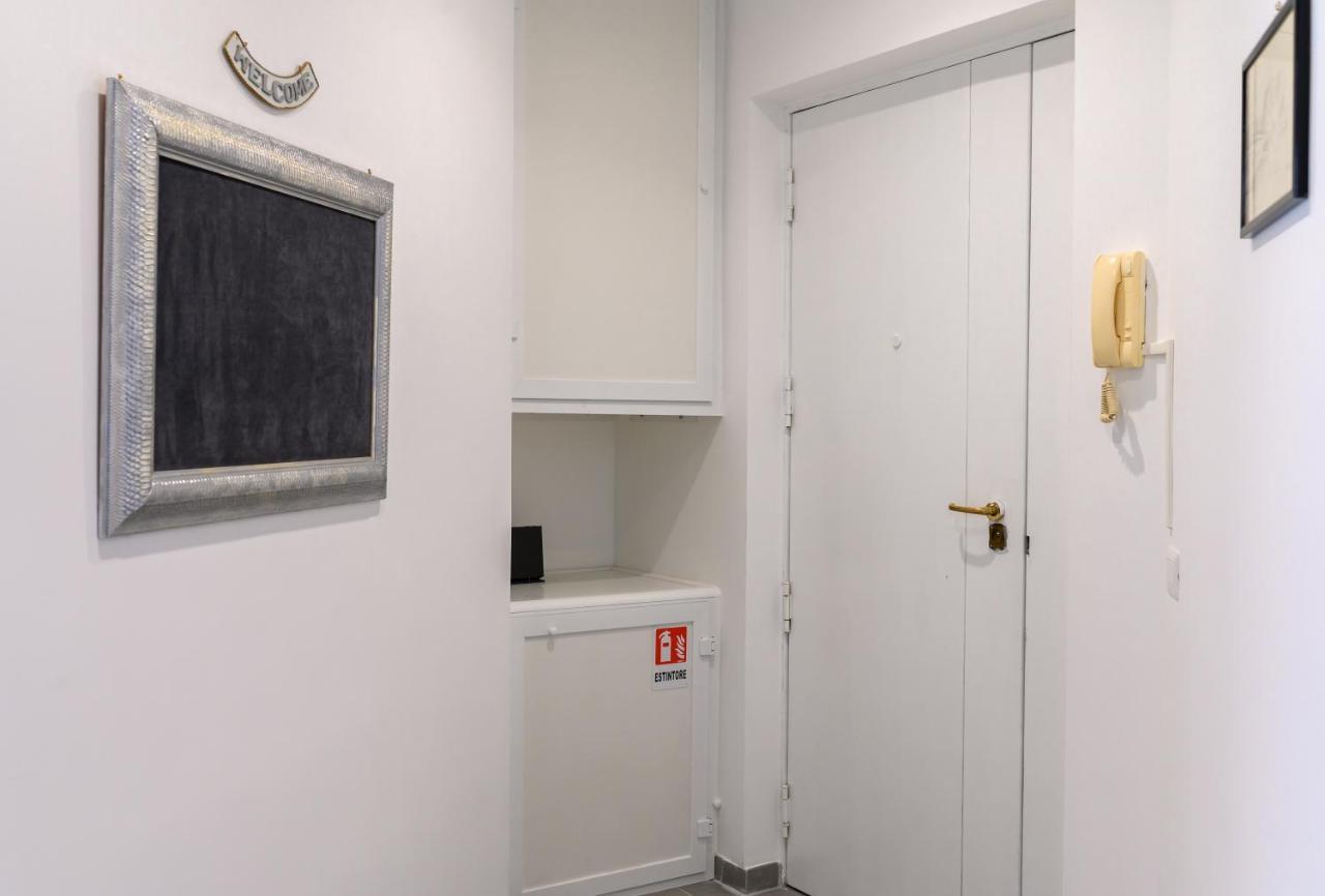 Naples & Love Rooms Napoli Esterno foto